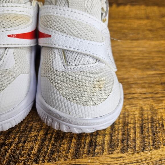 Nike Boys Team Hustle D11 Basketball Shoe White Red sz 4C. - Picture 8 of 9